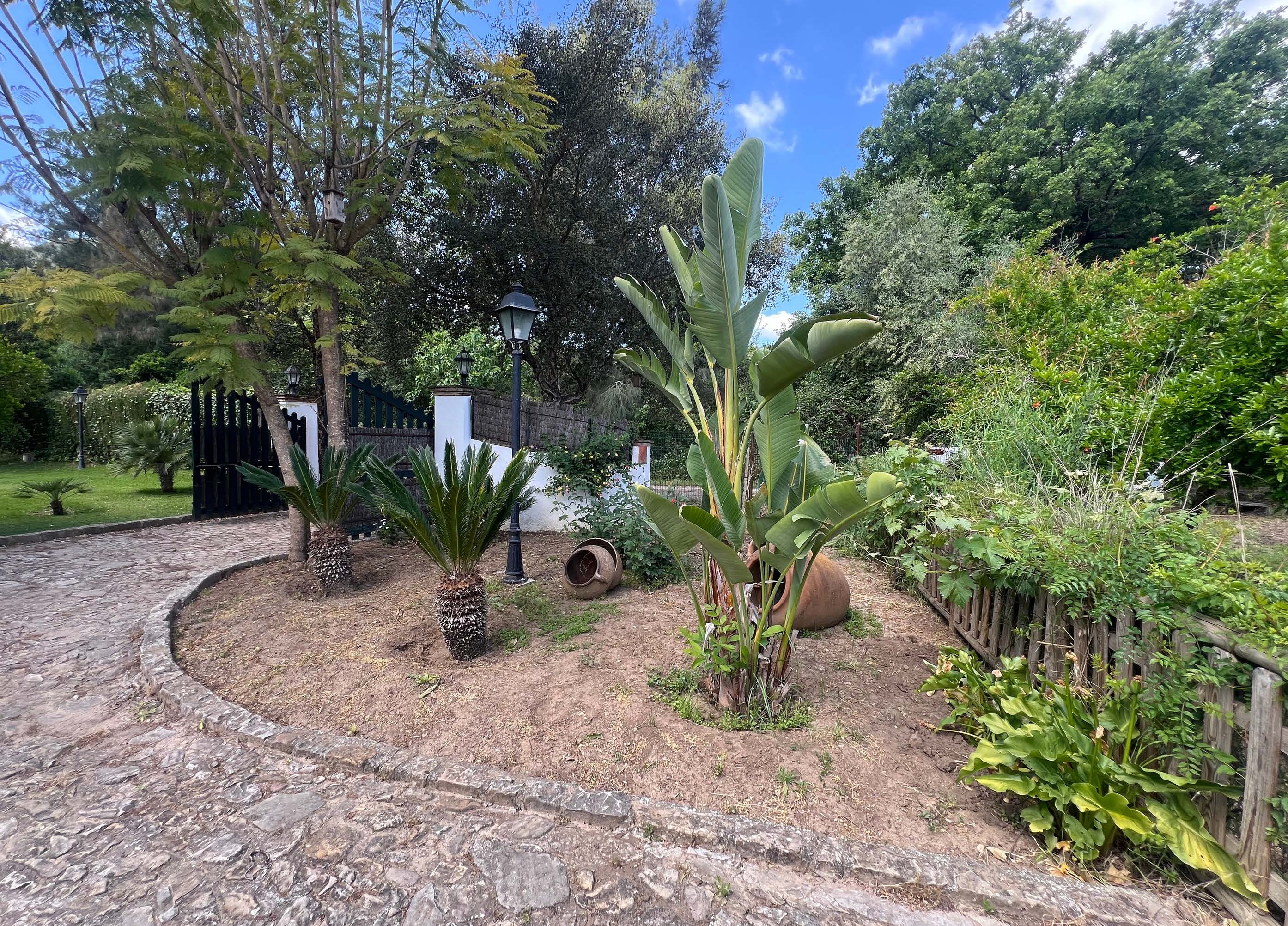 Exclusive Country House with Gardens and Pool in a Natural Setting near Marchenilla — photo 14 of 21