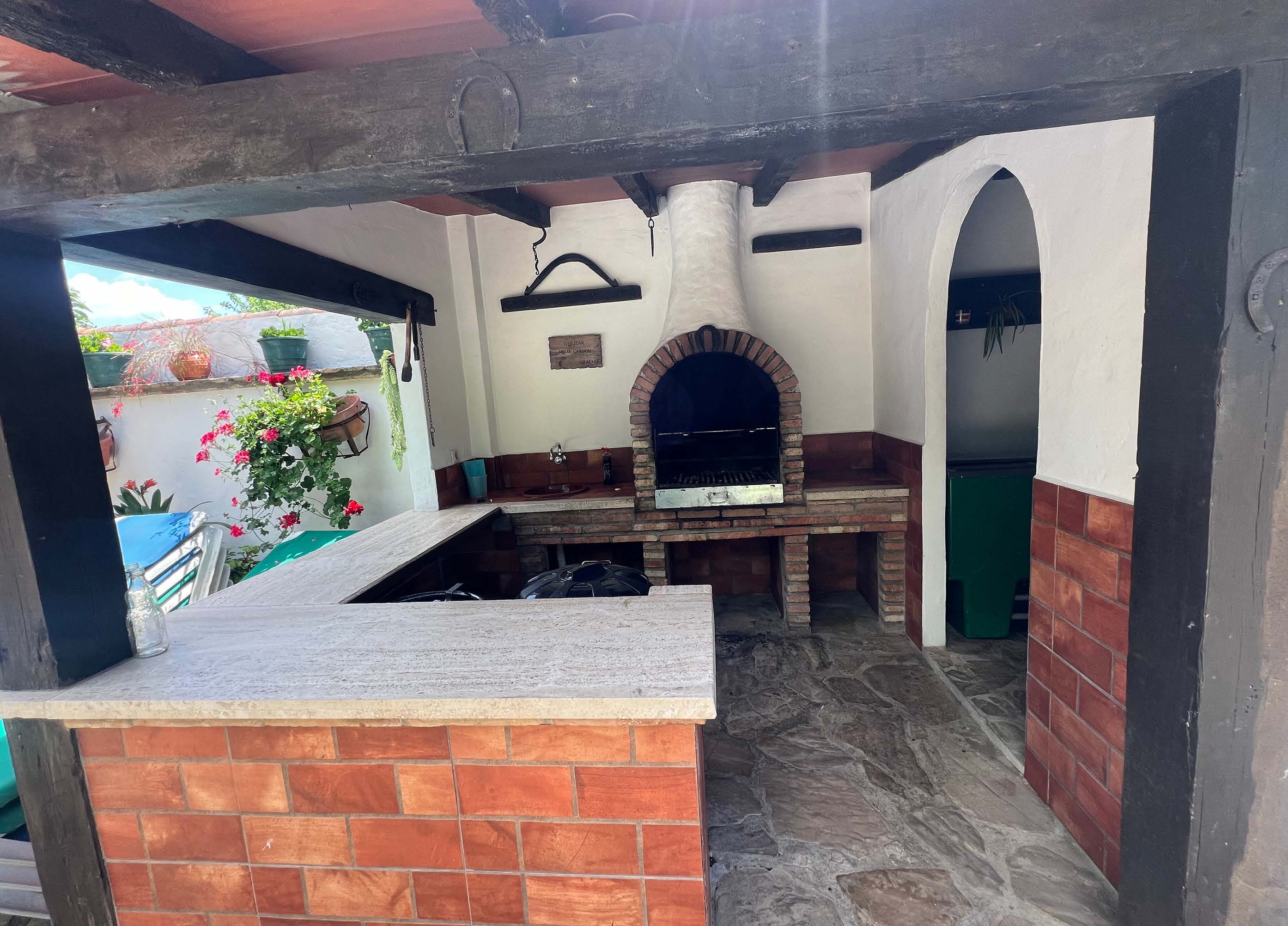 Exclusive Country House with Gardens and Pool in a Natural Setting near Marchenilla — photo 8 of 21