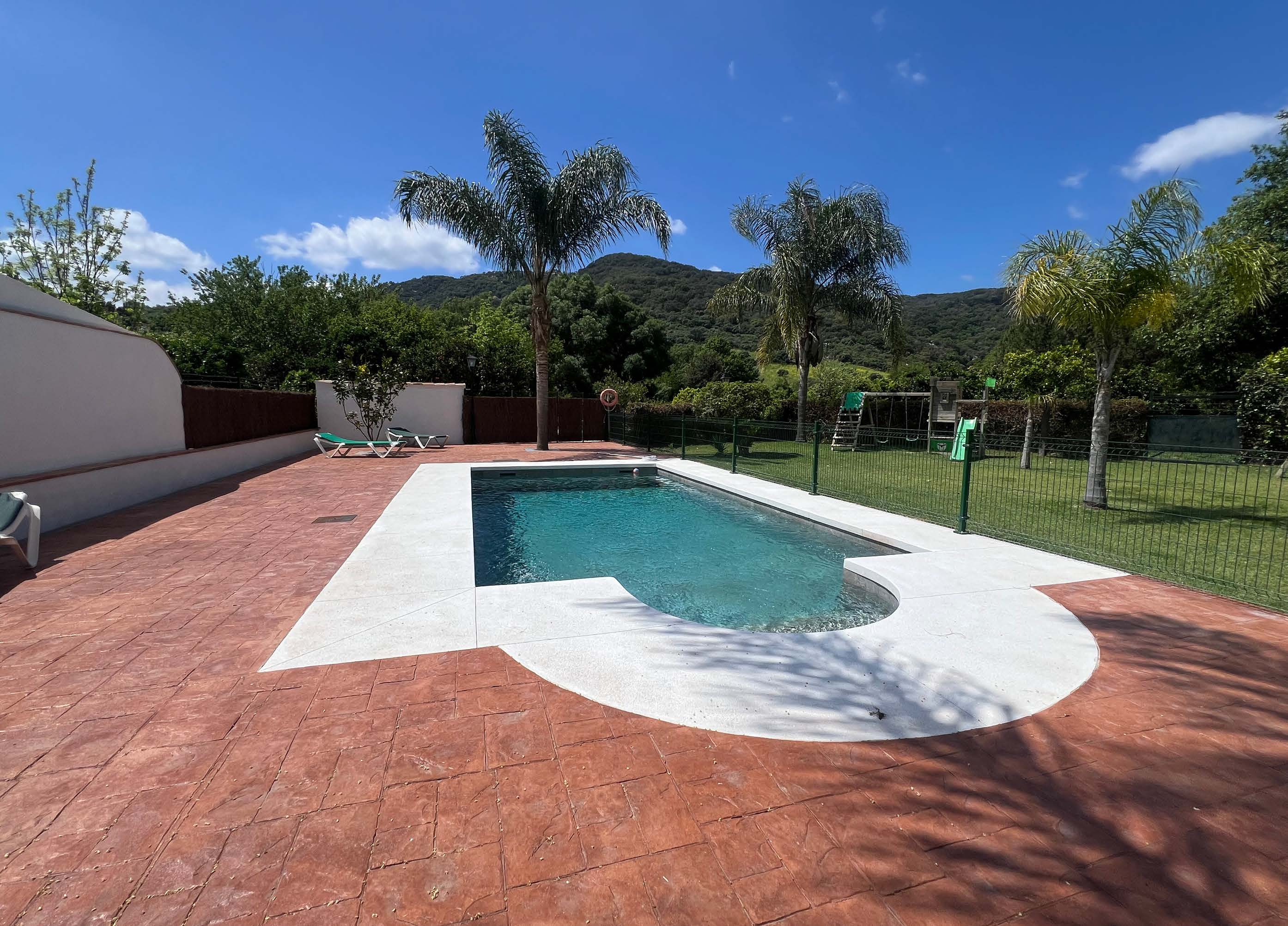 Exclusive Country House with Gardens and Pool in a Natural Setting near Marchenilla — photo 10 of 21