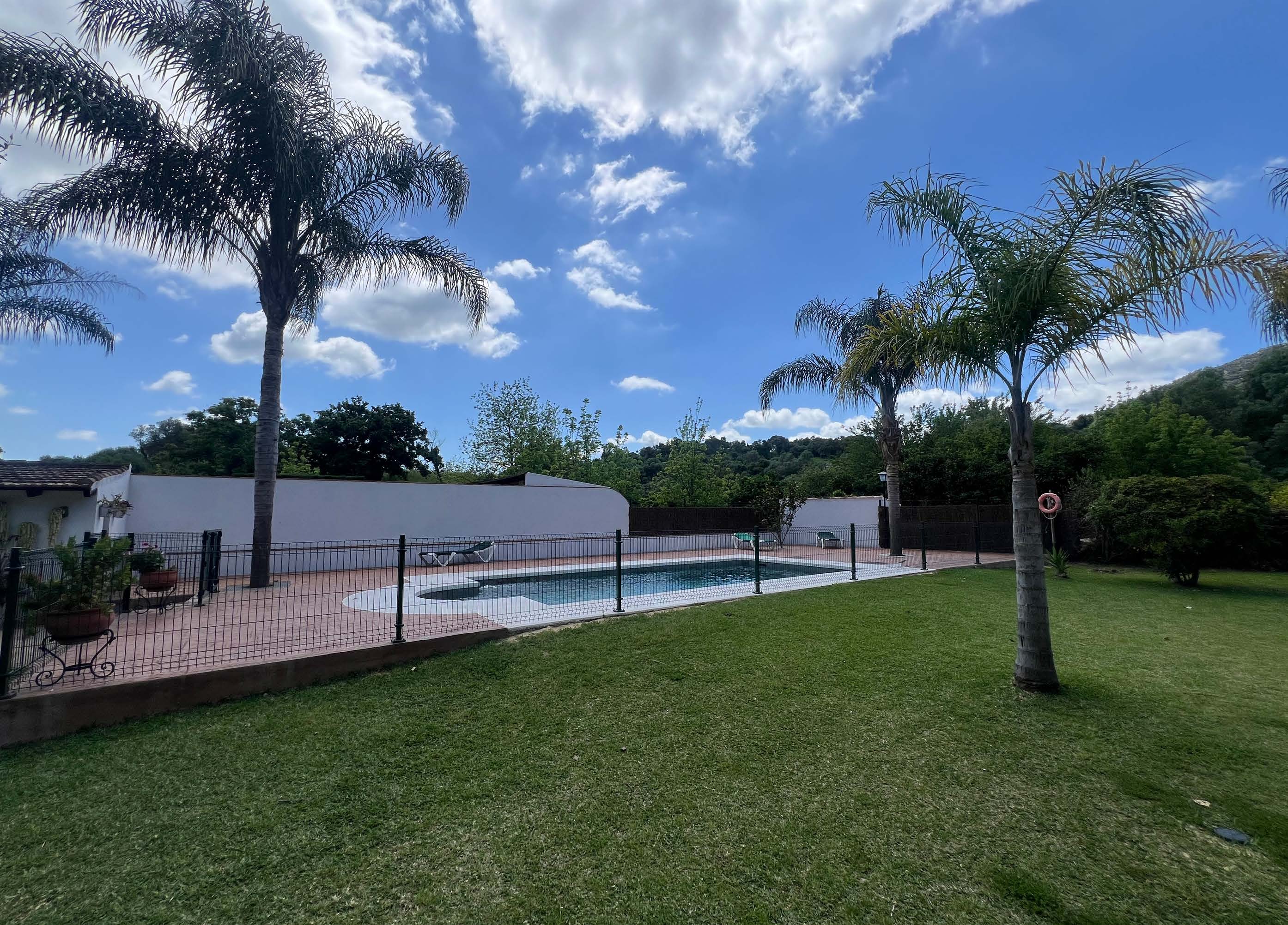 Exclusive Country House with Gardens and Pool in a Natural Setting near Marchenilla — photo 11 of 21