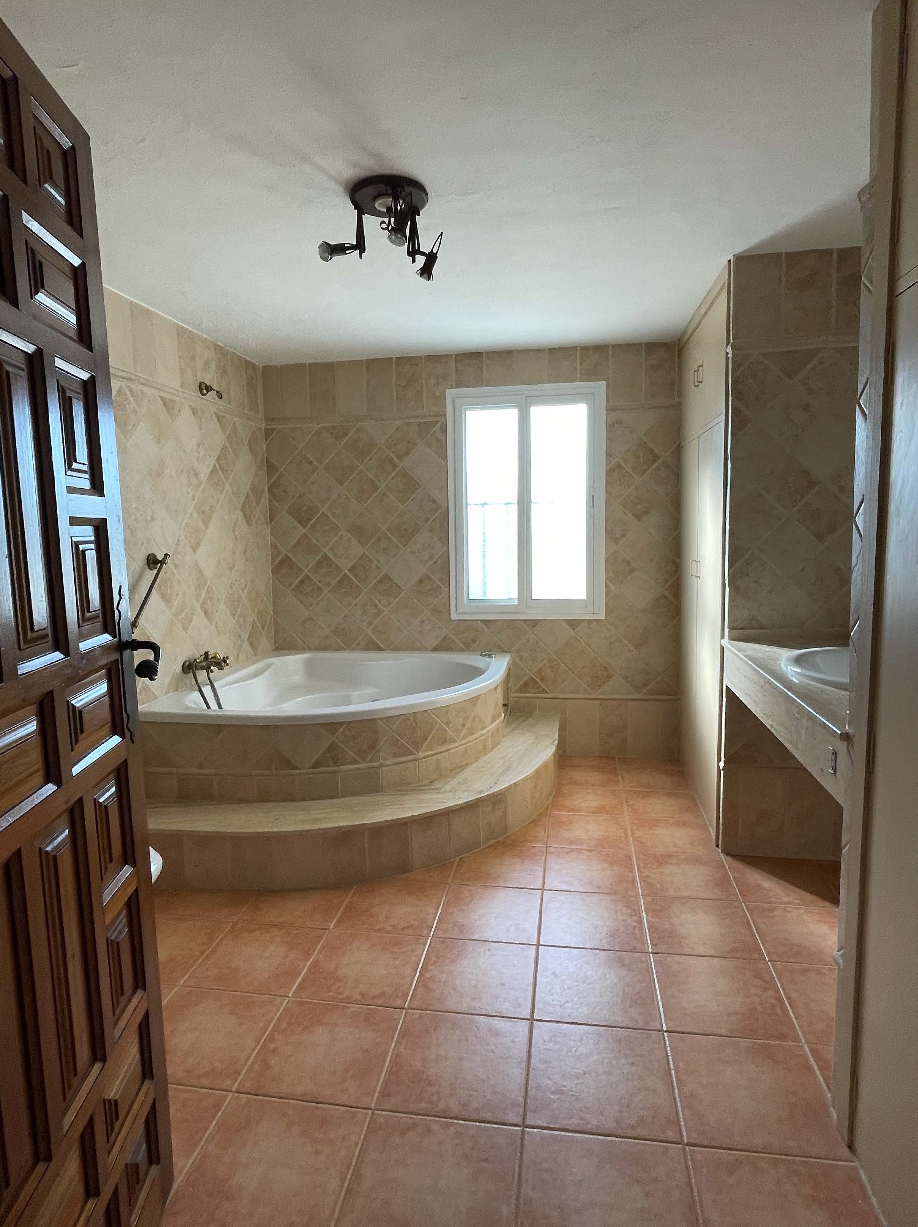 Beautiful traditional Andalusian estate. — photo 1 of 10