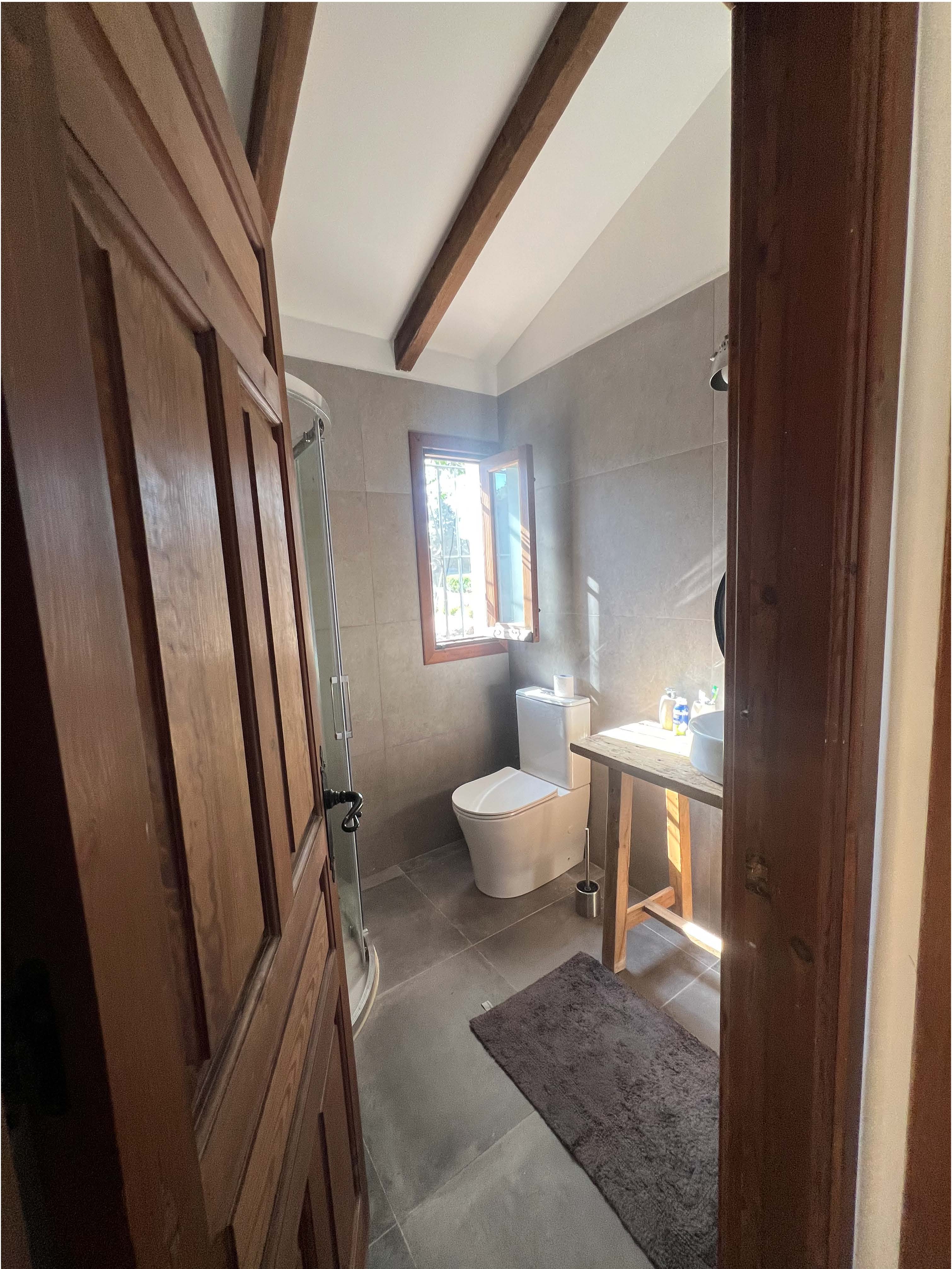 Magnificent equestrian estate with polo field. — photo 16 of 17