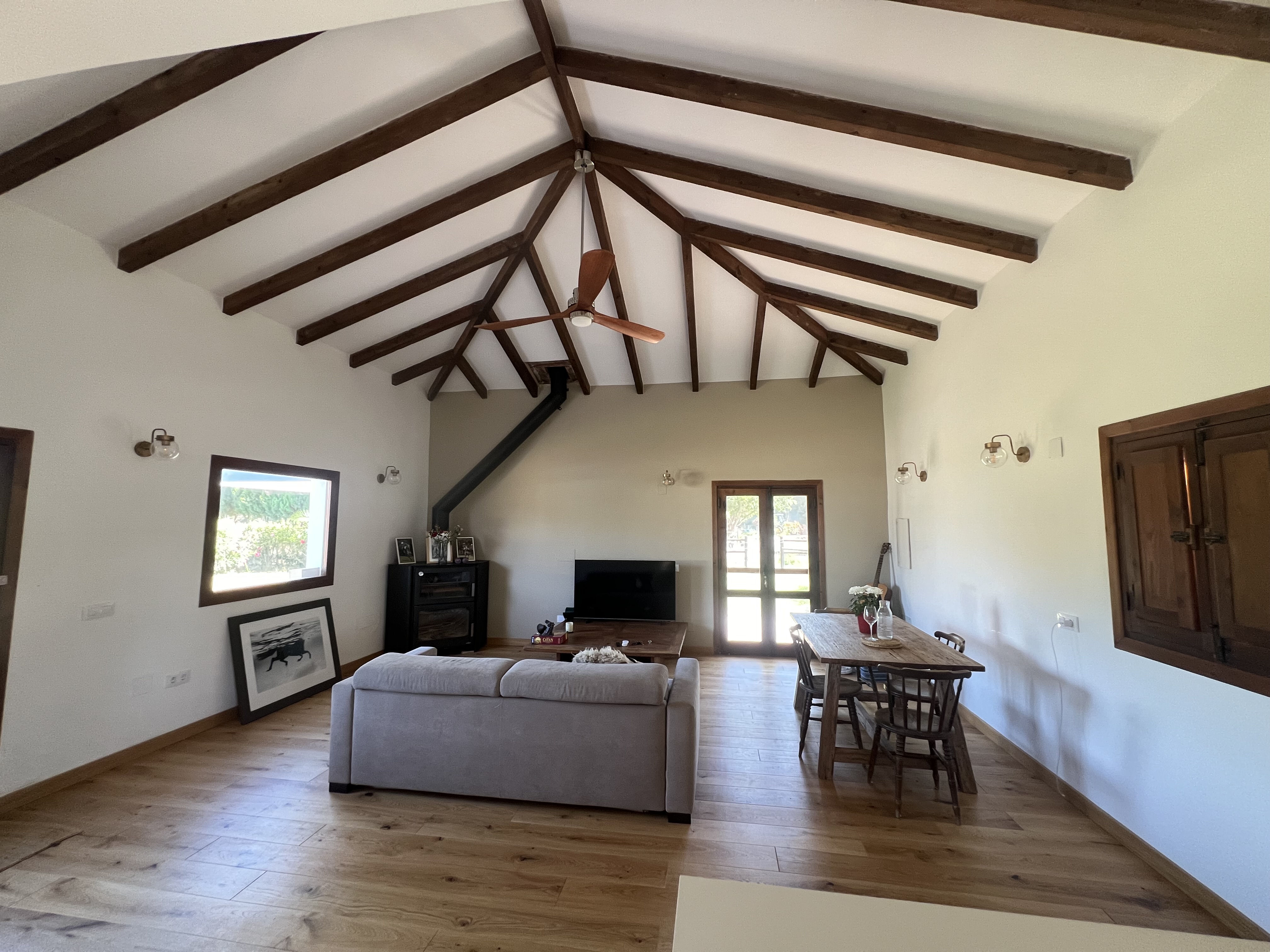 Magnificent equestrian estate with polo field. — photo 13 of 17