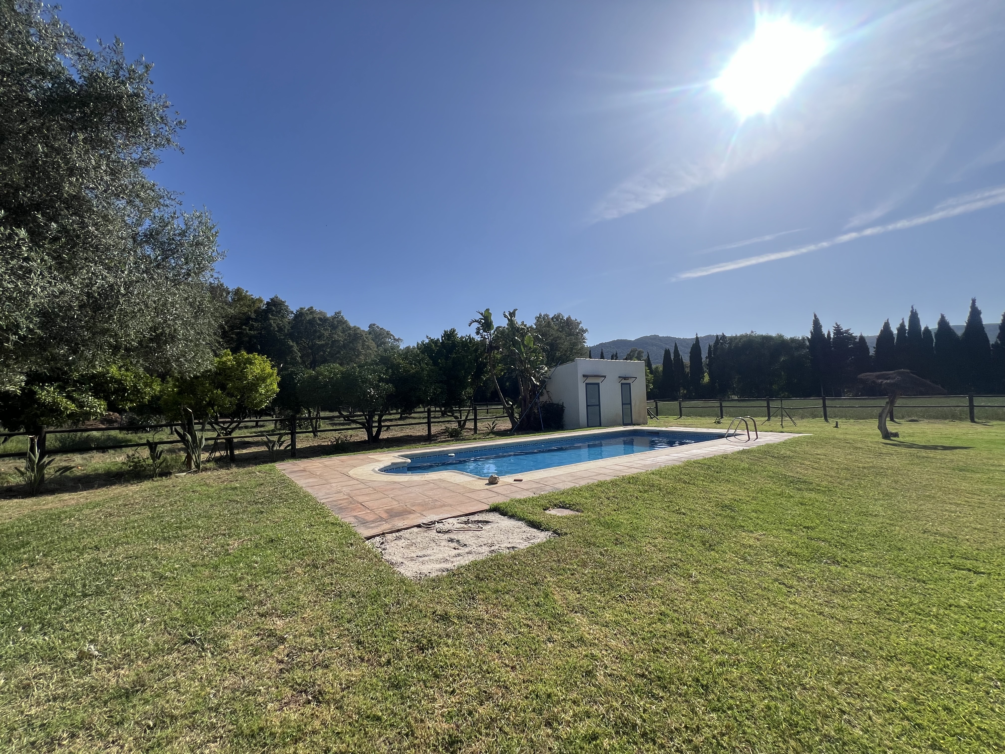 Magnificent equestrian estate with polo field. — photo 17 of 17