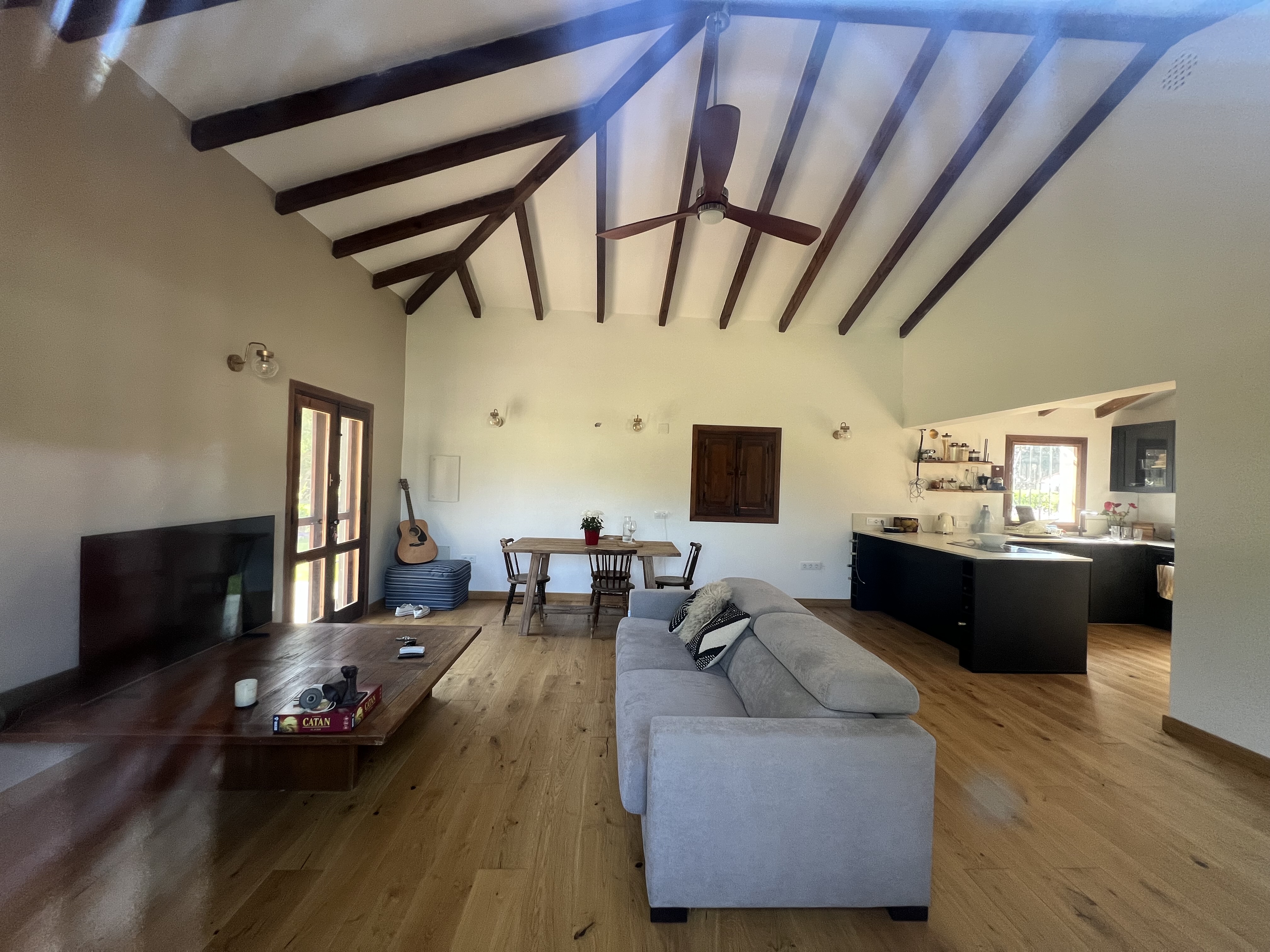 Magnificent equestrian estate with polo field. — photo 12 of 17