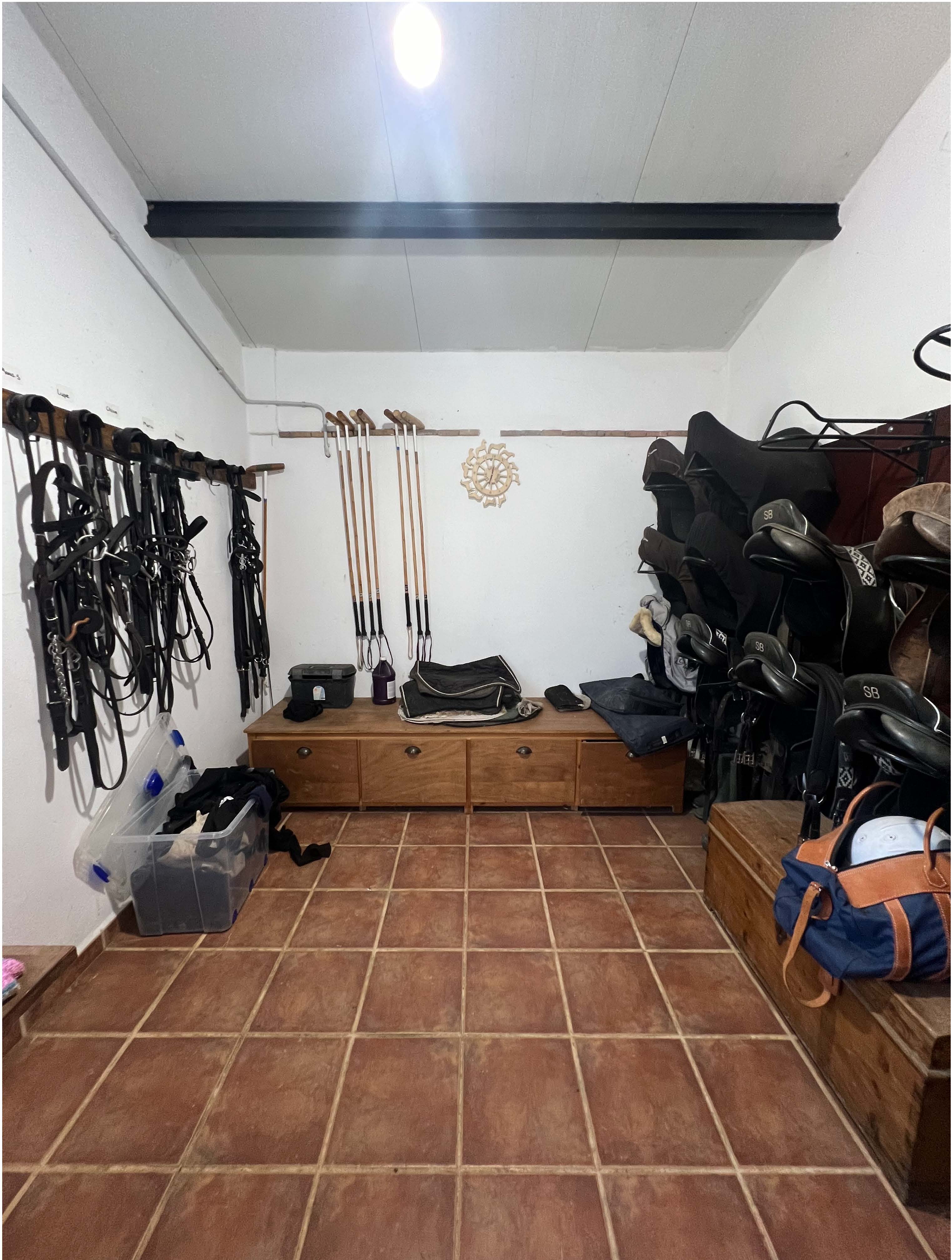 Magnificent equestrian estate with polo field. — photo 5 of 17