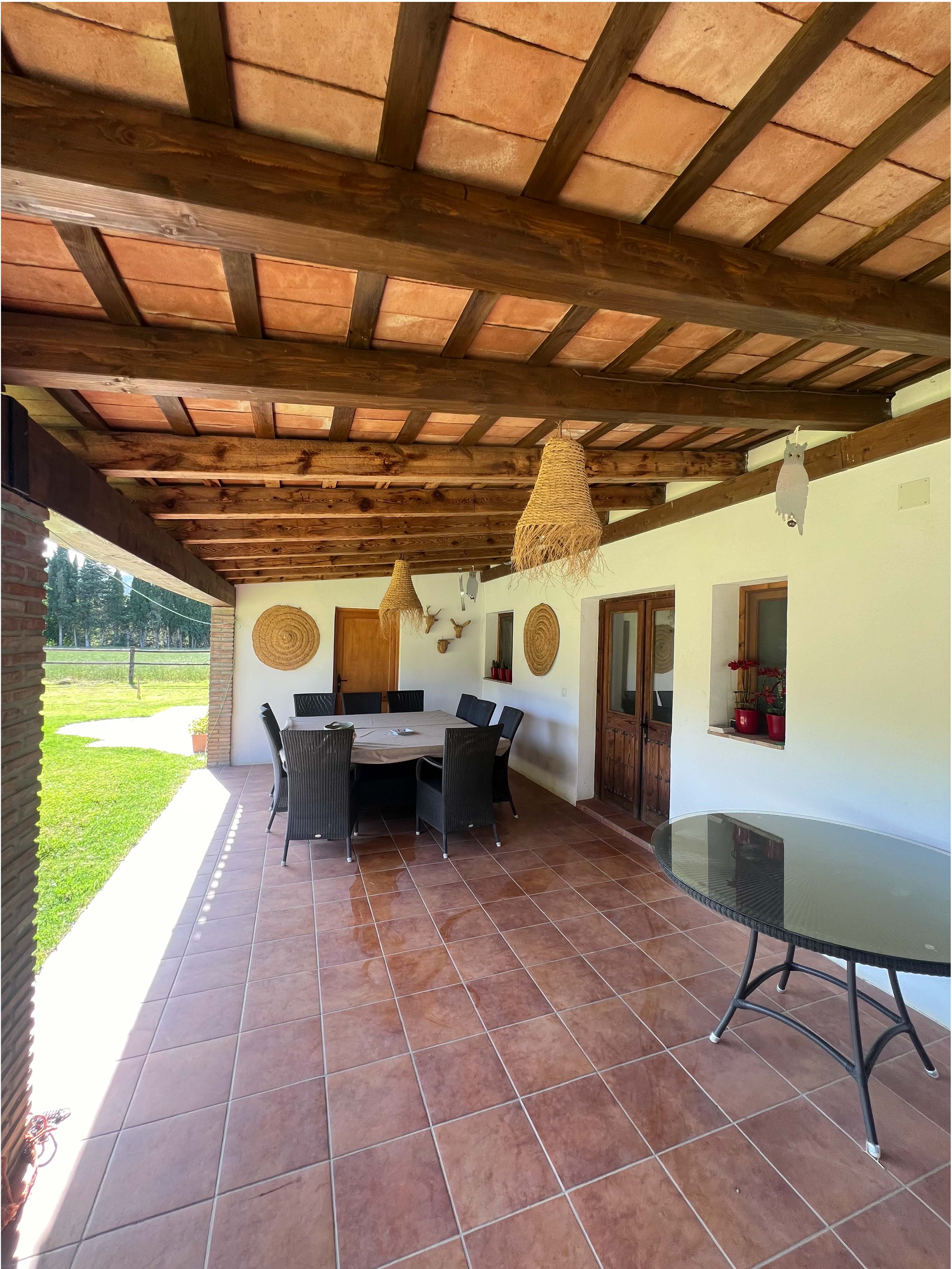 Magnificent equestrian estate with polo field. — photo 14 of 17