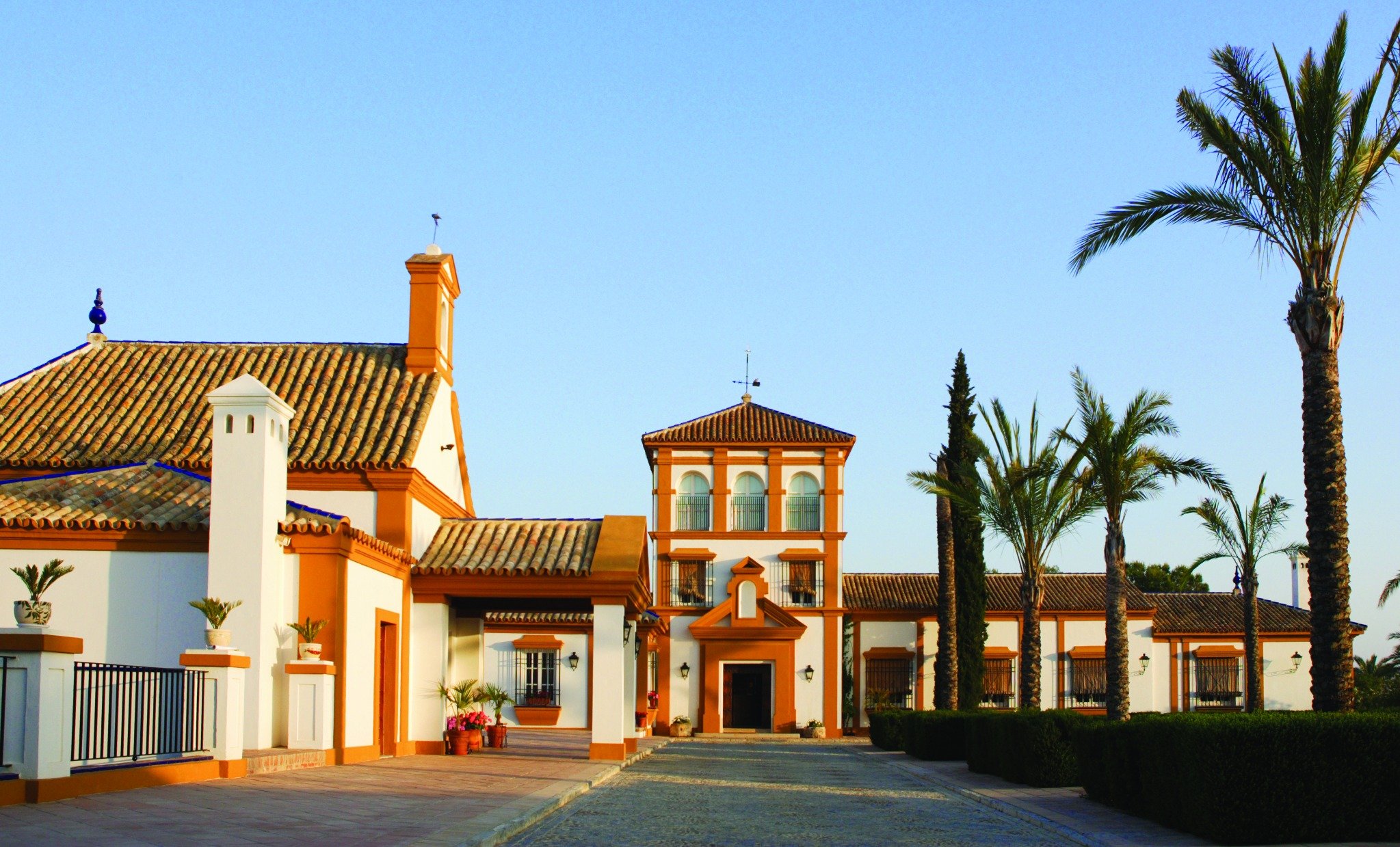 EXCEPTIONAL ANDALUSIAN ESTATE NEAR SEVILLA — Finca in Constantina, Sevilla