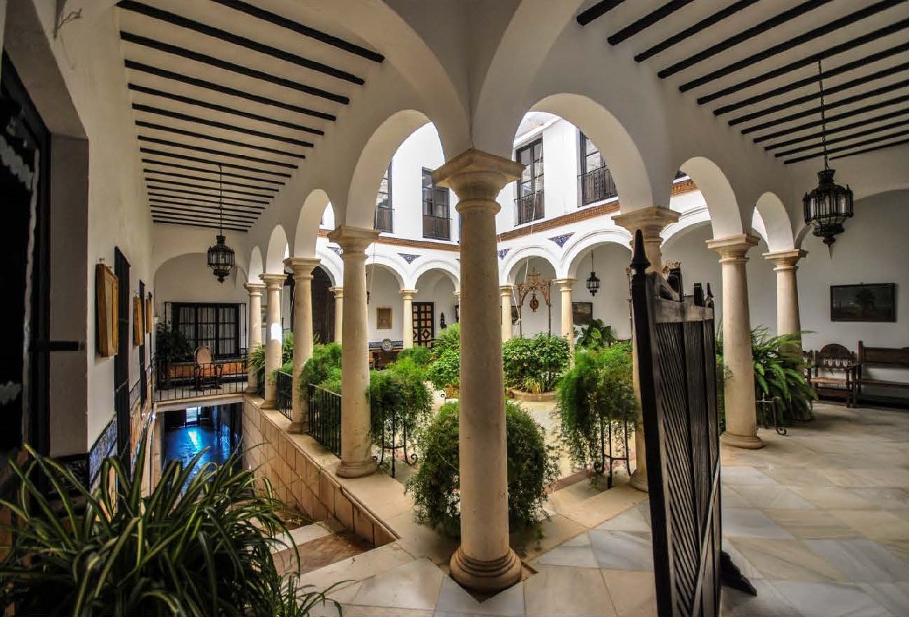 Majestic Manor House in Estepa — photo 9 of 10