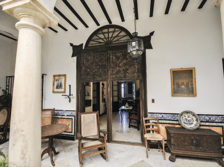 Majestic Manor House in Estepa — photo 1 of 10
