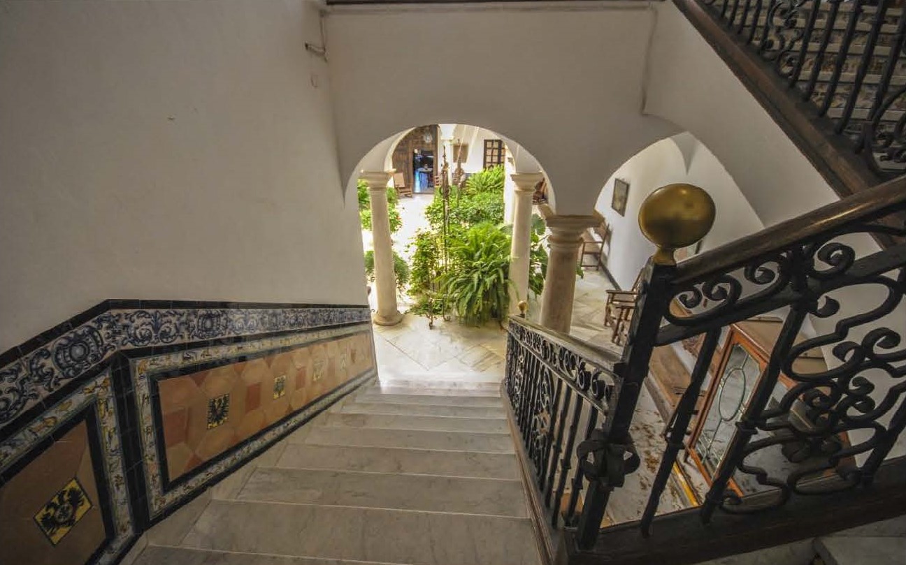 Majestic Manor House in Estepa — photo 5 of 10