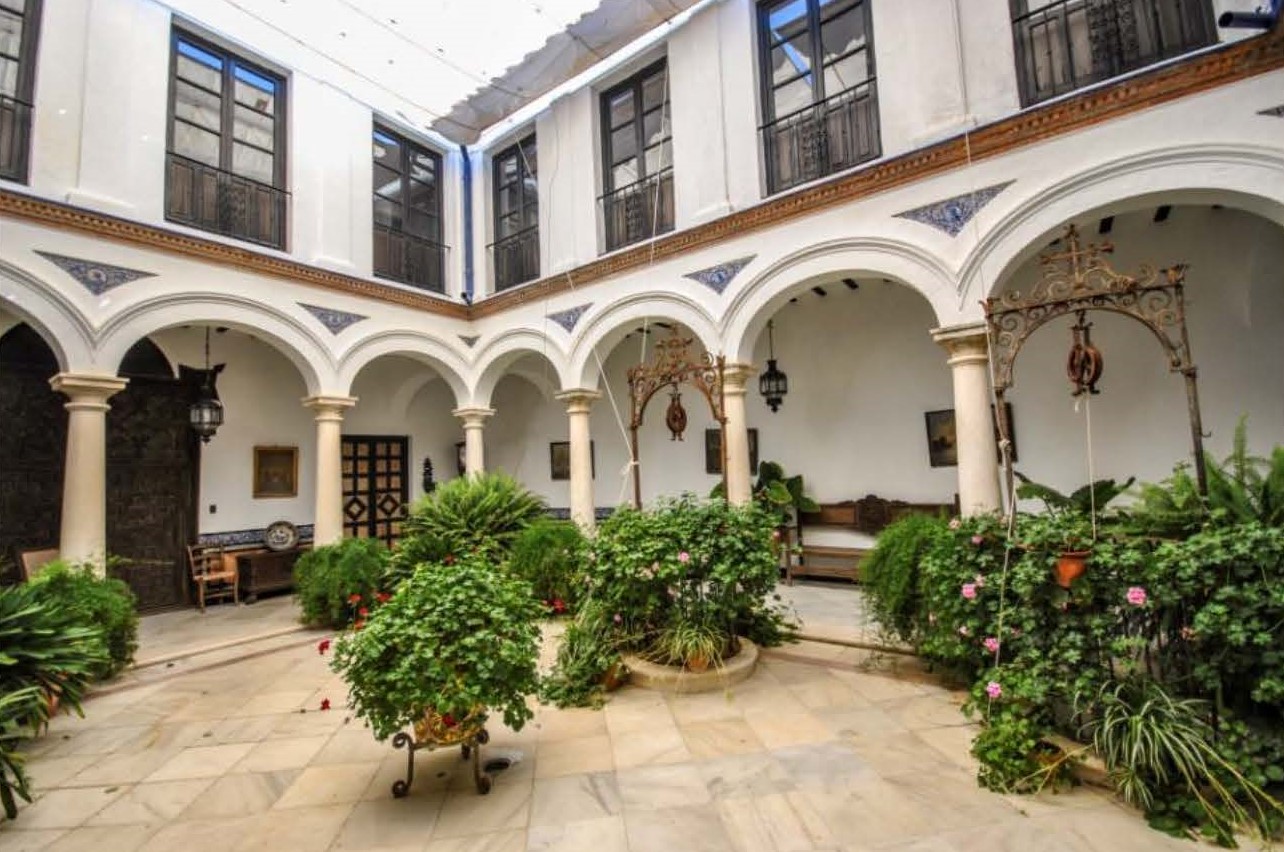 Majestic Manor House in Estepa — photo 7 of 10